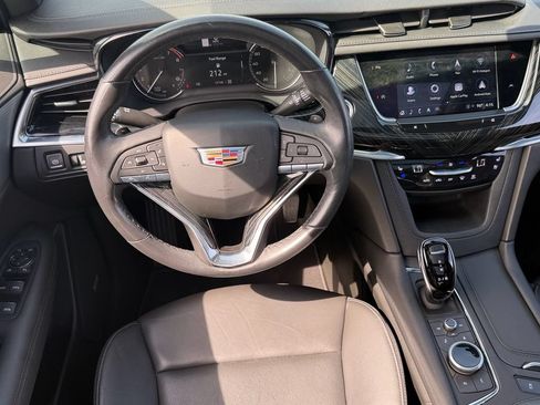 Used 2024 Cadillac XT6 Premium Luxury AWD/4WD image 13