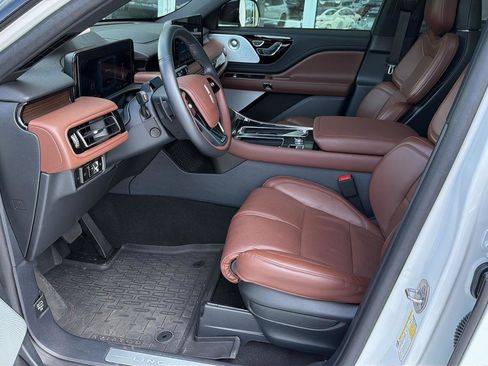 Used 2025 Lincoln Aviator Reserve w/ Equipment Group 201A AWD/4WD image 10