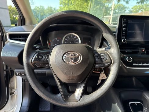 Used 2022 Toyota Corolla LE FWD image 17