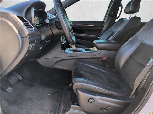 Used 2018 Jeep Grand Cherokee Altitude image 16