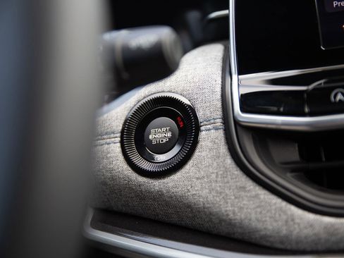 Used 2025 Jeep Compass Latitude image 13