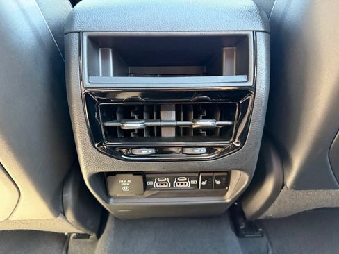Used 2024 Jeep Grand Cherokee Limited w/ Black Appearance Package AWD/4WD image 27