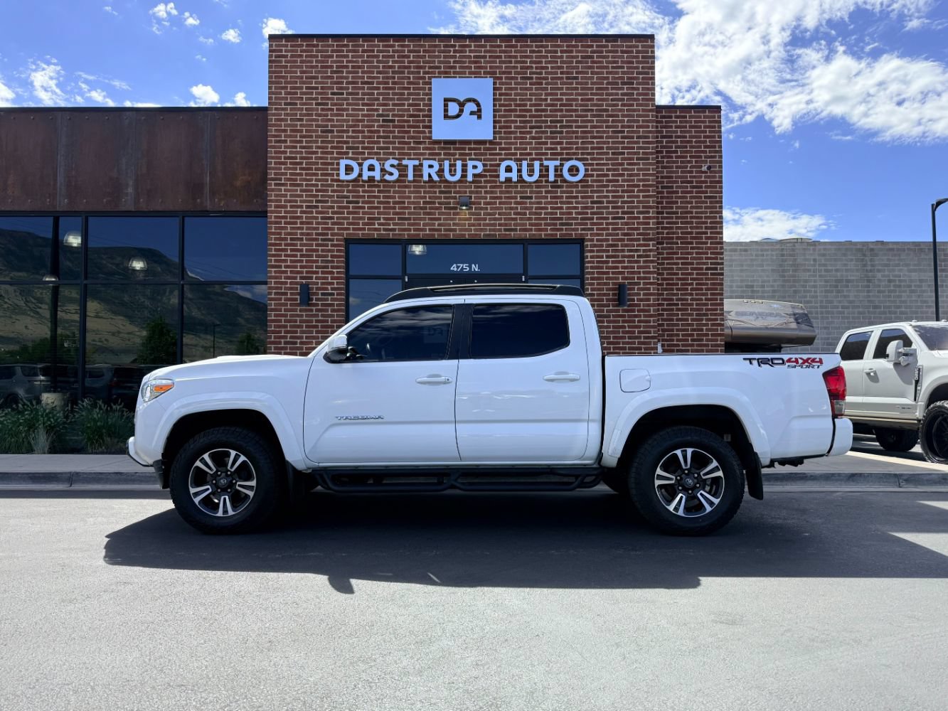 Used 2016 Toyota Tacoma TRD Sport w/ Towing Package AWD/4WD image 5