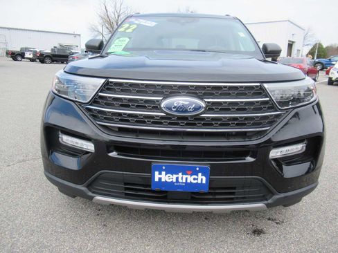 Used 2022 Ford Explorer XLT w/ Equipment Group 202A image 2