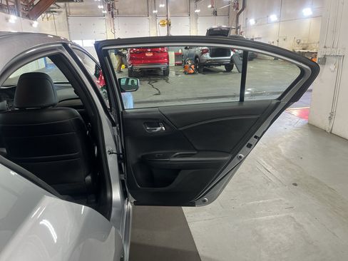 Used 2017 Honda Accord Sport image 22