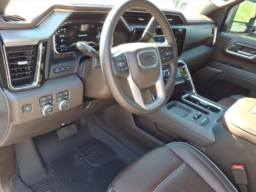 Used 2025 GMC Sierra 2500 Denali w/ Technology Package AWD/4WD image 12