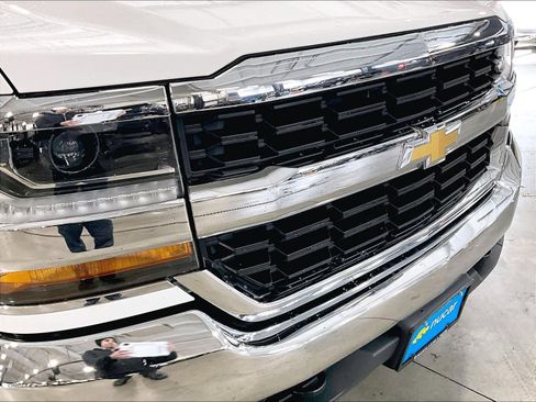 Used 2018 Chevrolet Silverado 1500 LT image 33