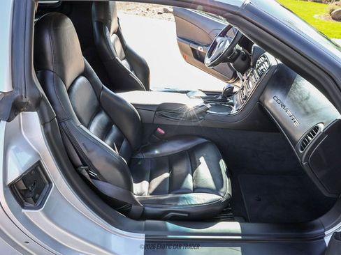 Used 2010 Chevrolet Corvette Coupe w/ 1LT RWD image 27