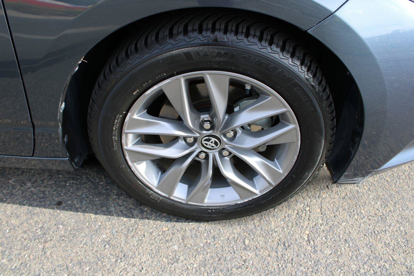 Used 2019 Toyota Avalon XLE FWD image 13