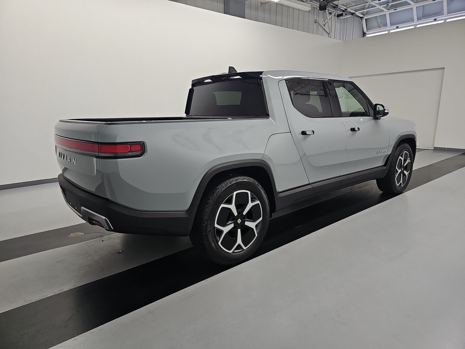 Used 2024 Rivian R1T Adventure Dual AWD/4WD image 5