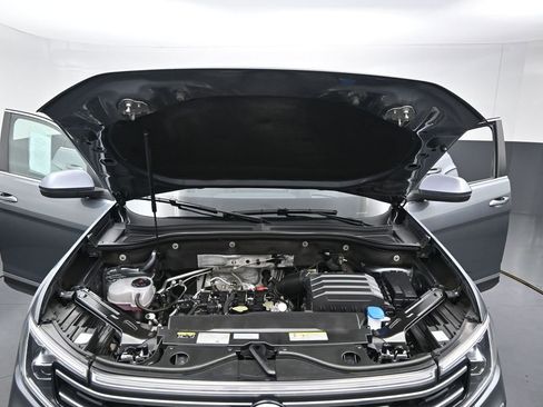 Used 2024 Volkswagen Atlas SEL AWD/4WD image 36