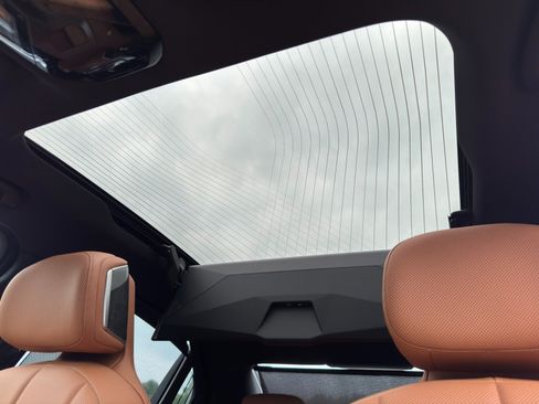 Used 2023 BMW 740i RWD image 12