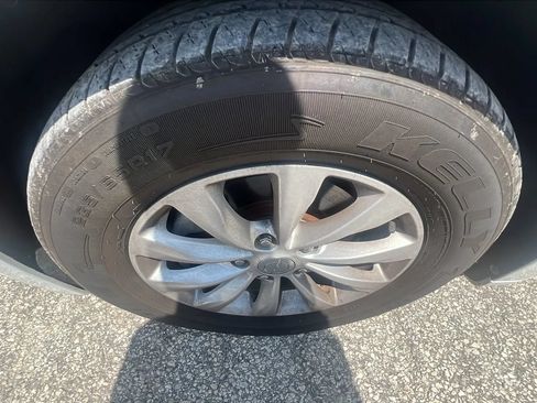 Used 2018 Chrysler Pacifica Touring-L Plus FWD image 12