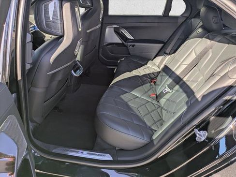 Used 2023 BMW 740i image 18