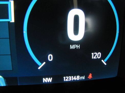 Used 2022 Ford F150 Lariat image 39