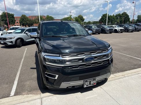 Used 2024 Ford Expedition Platinum AWD/4WD image 3