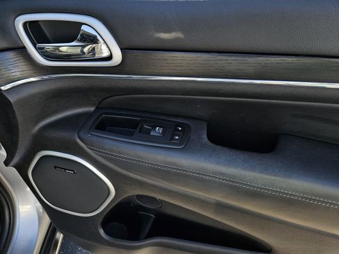 Used 2020 Jeep Grand Cherokee Summit image 9