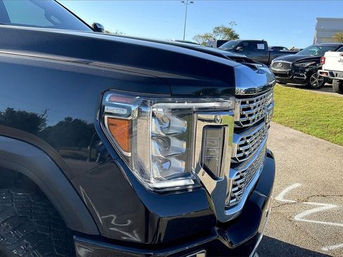 Used 2022 GMC Sierra 2500 Denali w/ Denali Black Diamond Edition image 28