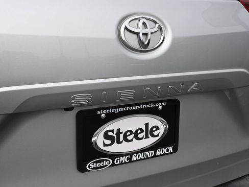 Used 2019 Toyota Sienna XLE FWD image 20