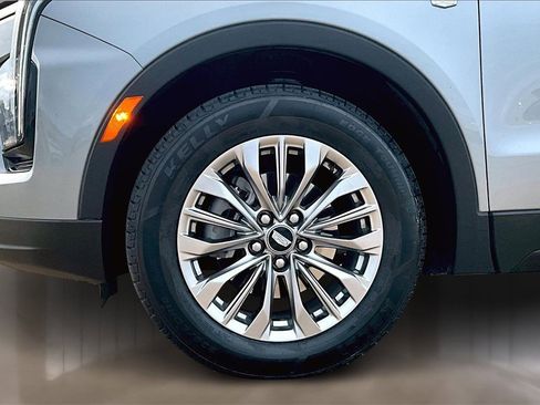 Used 2024 Cadillac XT4 Premium Luxury image 8