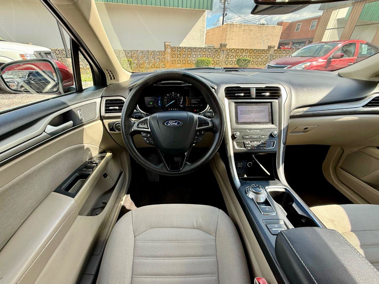 Used 2019 Ford Fusion SE FWD image 16