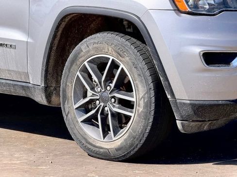 Used 2019 Jeep Grand Cherokee Limited AWD/4WD image 5