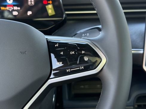 New 2025 Volkswagen ID. Buzz Pro S Plus AWD/4WD image 12