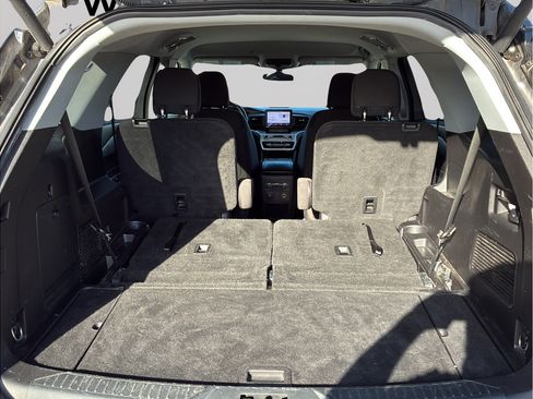 Used 2021 Ford Explorer XLT RWD image 10