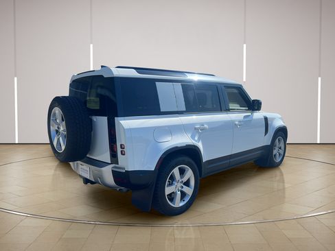 Used 2025 Land Rover Defender 110 S AWD/4WD image 7