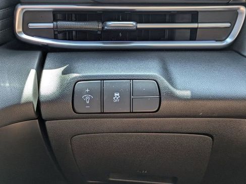 Used 2024 Hyundai Elantra Limited FWD image 25