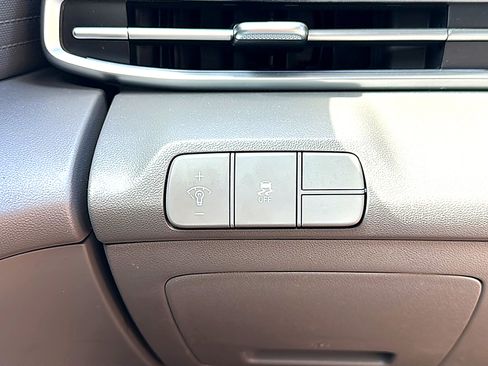 Used 2024 Hyundai Elantra SEL image 37