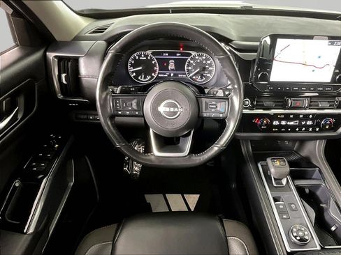 Used 2024 Nissan Pathfinder SL AWD/4WD image 8