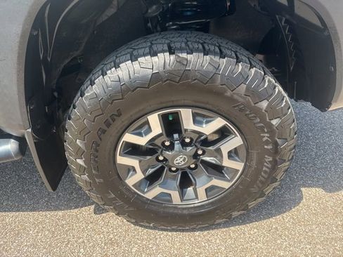 Used 2021 Toyota Tacoma TRD Off-Road image 14