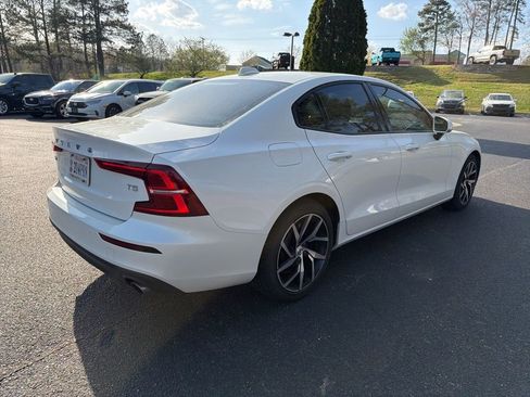 Used 2020 Volvo S60 T5 Momentum image 4