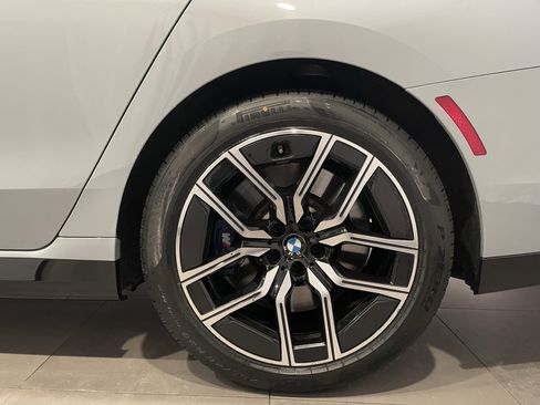Used 2023 BMW 760i xDrive w/ Parking Assistance Package AWD/4WD image 8