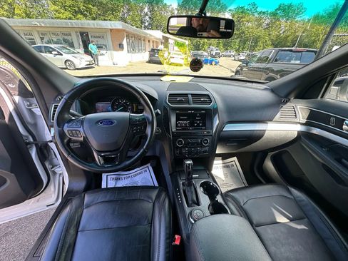 Used 2016 Ford Explorer XLT w/ Equipment Group 202A image 21