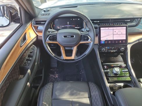 Used 2025 Jeep Grand Cherokee L Summit AWD/4WD image 17