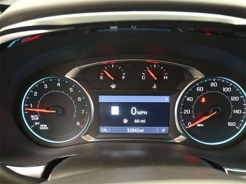 Used 2023 Chevrolet Traverse LT w/ LT Premium Package image 9