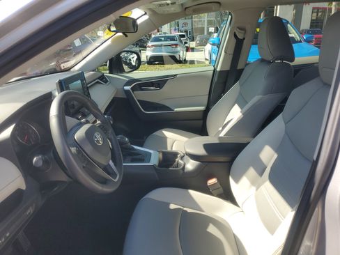 Used 2022 Toyota RAV4 XLE Premium image 16