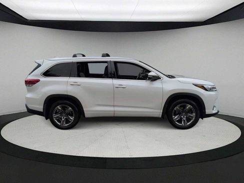 Used 2018 Toyota Highlander Limited Platinum AWD/4WD image 9
