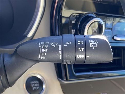 Used 2024 Toyota Highlander Limited image 25