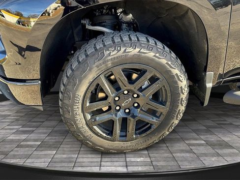 Used 2024 Chevrolet Silverado 1500 LT Trail Boss w/ Convenience Package II image 9