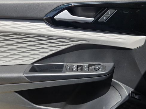 Used 2023 Volkswagen Taos S image 27