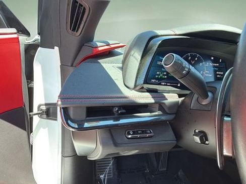 Used 2024 Chevrolet Corvette Stingray Preferred Conv w/ Stealth Interior Trim Package RWD image 20