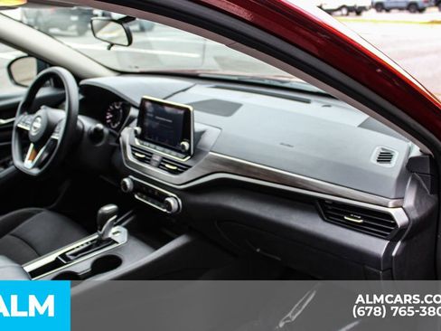 Used 2025 Nissan Altima 2.5 SV FWD image 23