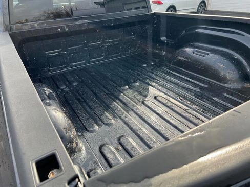 Used 2015 RAM 2500 SLT w/ Luxury Group image 17