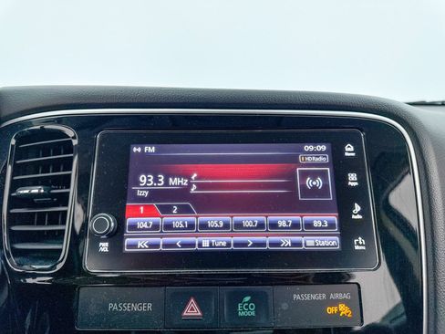 Used 2018 Mitsubishi Outlander SEL image 4