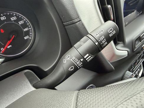 Used 2023 GMC Terrain SLE FWD image 32