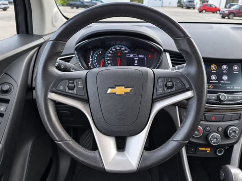 Used 2020 Chevrolet Trax LT w/ LT Convenience Package AWD/4WD image 28