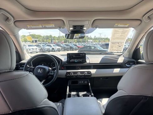 Certified 2023 Honda Pilot Touring image 14